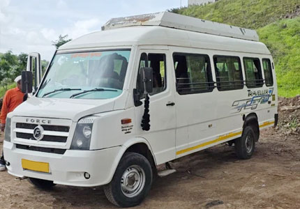17 Seater Tempo Traveller