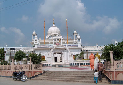 Punjab Gurudwara Heritage & Blessings Tour