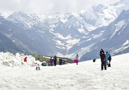 Chandigarh to Snow Peaks Loop: Shimla Manali Tour