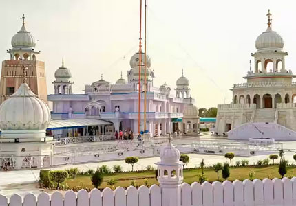 Punjab Gurudwara Heritage & Blessings Tour